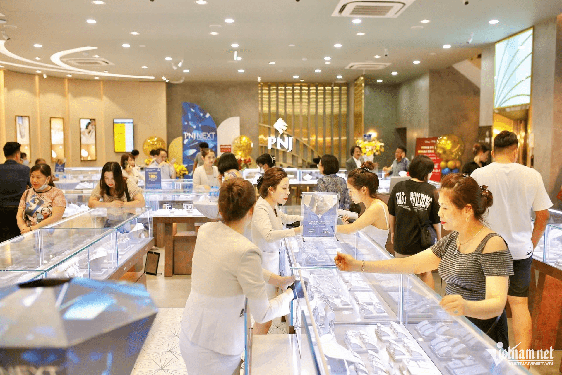 Chính sách thu mua 120 ngày của PNJ là gì? Khách hàng nắm giữ kim cương, trang sức PNJ cần làm gì để tối ưu quyền lợi?